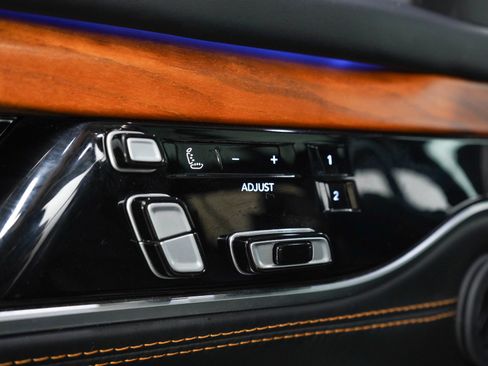 Used 2022 Jeep Grand Wagoneer Series III w/ Rear-Seat Entertainment Group AWD/4WD image 25