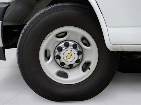 New 2024 Chevrolet Express 2500 image 9
