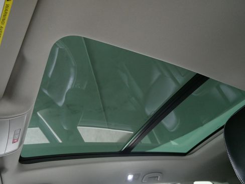 Used 2022 Volkswagen Atlas SEL R-Line image 30