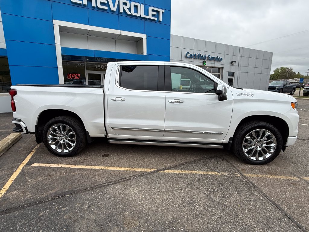 Certified 2023 Chevrolet Silverado 1500 High Country w/ Technology Package AWD/4WD image 8