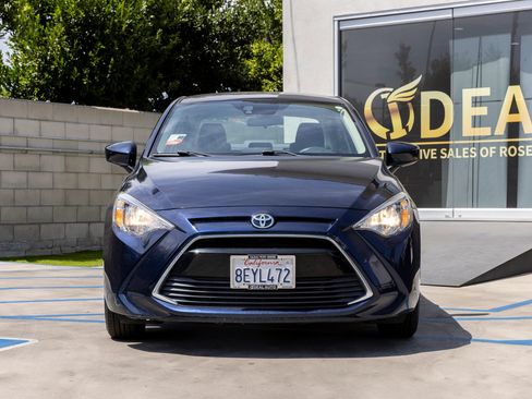 Used 2018 Toyota Yaris iA FWD image 3