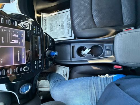 Used 2021 Toyota Prius LE image 25