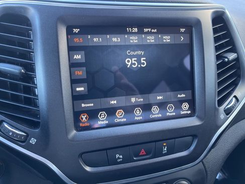 Used 2021 Jeep Cherokee Trailhawk image 15