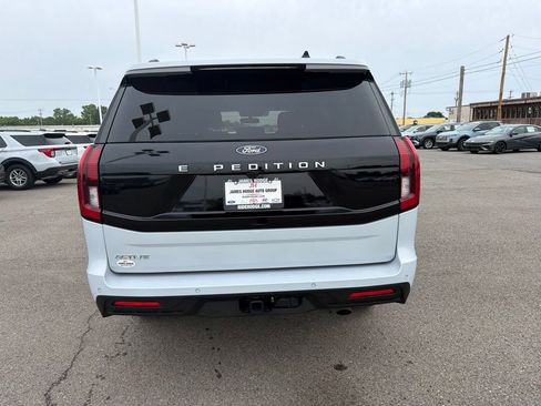 Used 2025 Ford Expedition Active AWD/4WD image 4