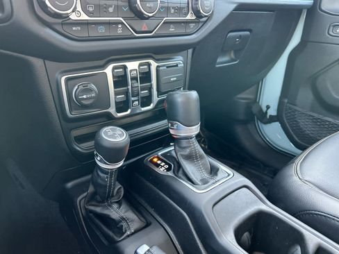 Used 2024 Jeep Wrangler Sahara image 28