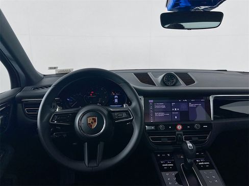 New 2026 Porsche Macan image 25