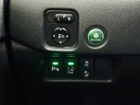 Used 2018 Honda Pilot Touring image 30