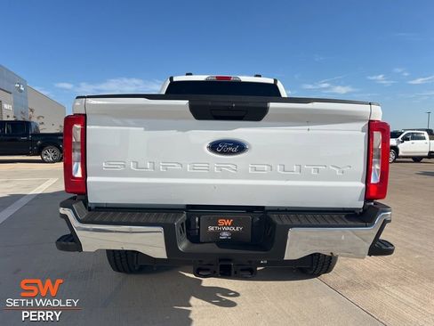 New 2026 Ford F250 XLT w/ FX4 Off-Road Package image 5