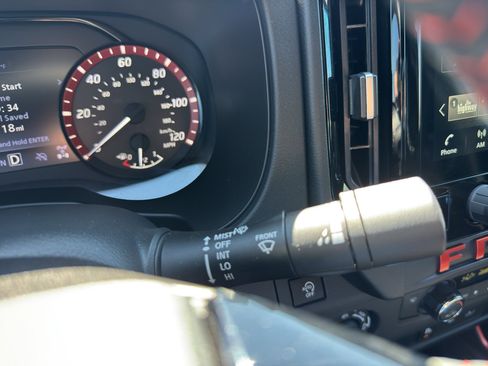 Used 2025 Nissan Frontier PRO-4X image 27