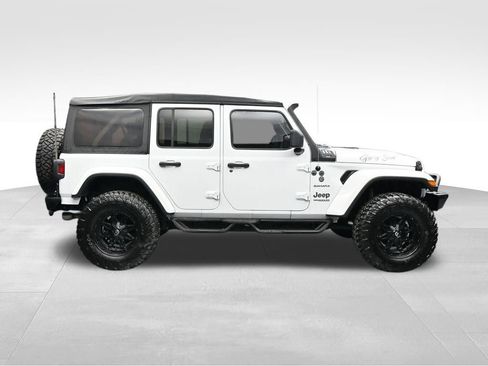 Used 2021 Jeep Wrangler Unlimited Sahara AWD/4WD image 6
