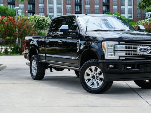 Used 2018 Ford F250 Platinum w/ Platinum Ultimate Package AWD/4WD image 2
