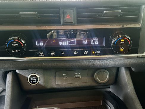 Used 2023 Nissan Rogue SV FWD image 23