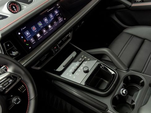 Certified 2026 Porsche Cayenne GTS AWD/4WD image 31