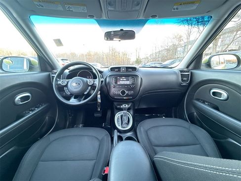 Used 2017 Kia Soul + image 21