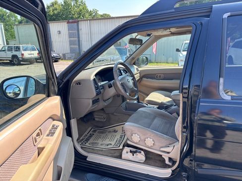 Used 2002 Nissan Pathfinder SE RWD image 10