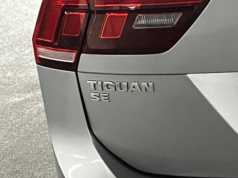 Used 2020 Volkswagen Tiguan SE w/ Panoramic Sunroof Package AWD/4WD image 37