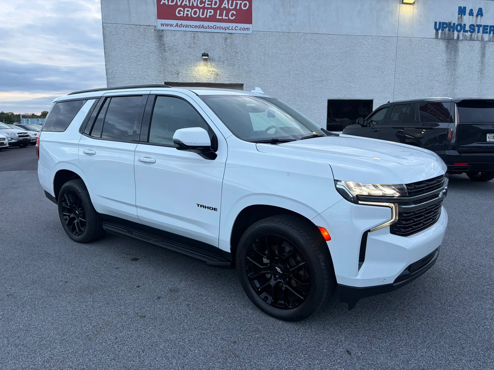 Used 2022 Chevrolet Tahoe RST w/ Luxury Package AWD/4WD image 2