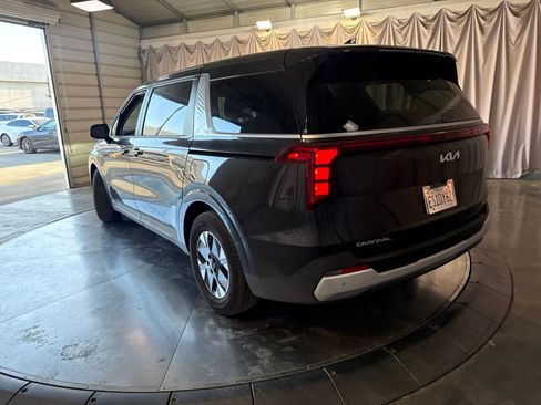 Used 2026 Kia Carnival LXS FWD image 7