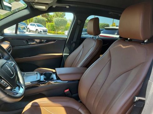 Certified 2023 Lincoln Nautilus Reserve image 10