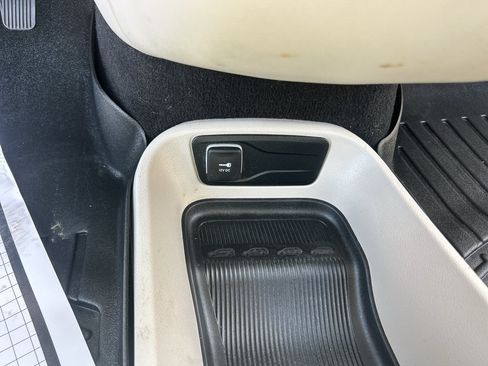 Used 2023 Chrysler Pacifica Touring-L FWD image 20