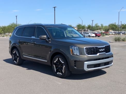 Used 2025 Kia Telluride EX w/ EX Captain's Chair Package FWD image 7