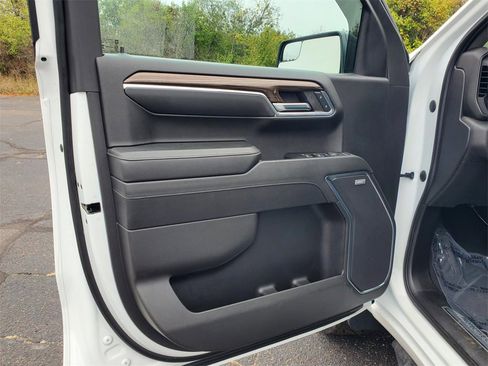 Used 2023 Chevrolet Silverado 1500 LT Trail Boss w/ Convenience Package II image 6