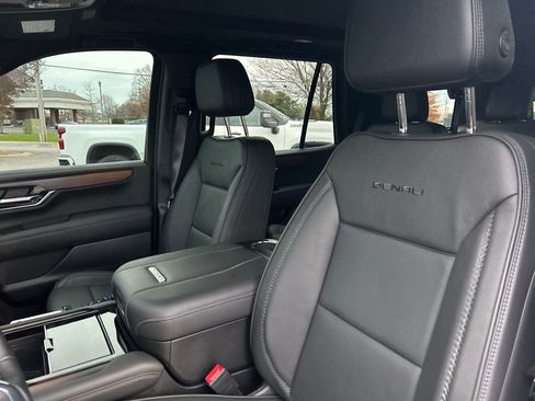Certified 2025 GMC Yukon Denali w/ Sun & Power Step Package image 16