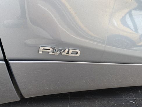 Used 2022 Toyota Highlander LE AWD/4WD image 38