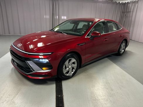 Used 2025 Hyundai Sonata SE FWD image 3