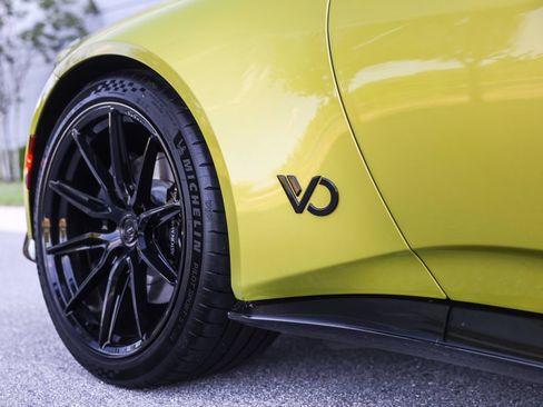 Used 2025 Aston Martin V8 Vantage Coupe RWD image 32