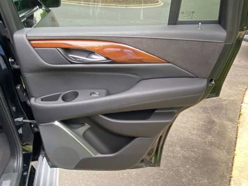 Used 2020 Cadillac Escalade Luxury RWD image 34