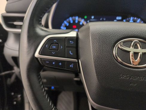 Used 2022 Toyota Highlander XLE AWD/4WD image 37