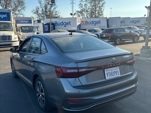 Used 2025 Volkswagen Jetta SE FWD image 6