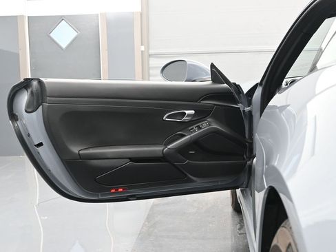 Certified 2024 Porsche 718 Cayman image 8