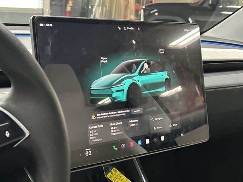 Used 2026 Tesla Model Y AWD image 7
