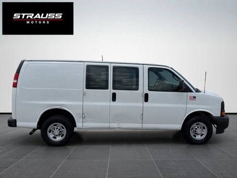 Used 2017 Chevrolet Express 2500 RWD image 5