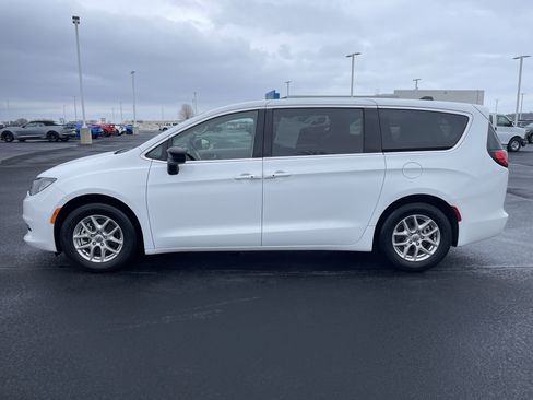 Used 2024 Chrysler Voyager LX image 2