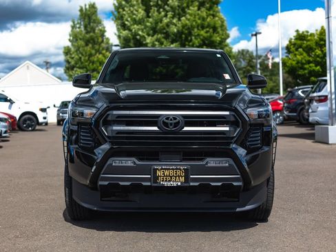 Used 2024 Toyota Tacoma SR5 AWD/4WD image 5