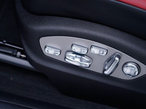Certified 2026 Porsche Macan AWD/4WD image 15