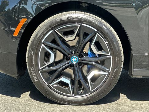 Used 2024 BMW iX xDrive50 w/ Sport Package AWD/4WD image 39