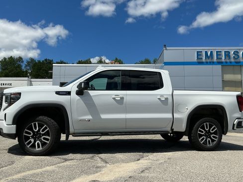 Used 2023 GMC Sierra 1500 AT4 w/ AT4 Premium Package AWD/4WD image 4