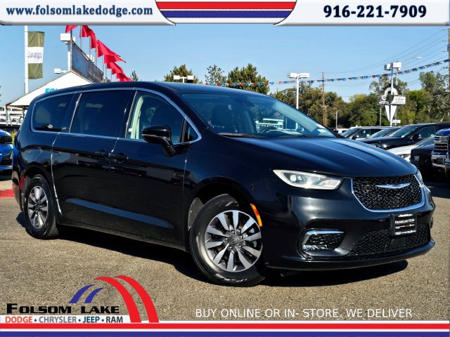 Certified 2022 Chrysler Pacifica Touring-L FWD image 1