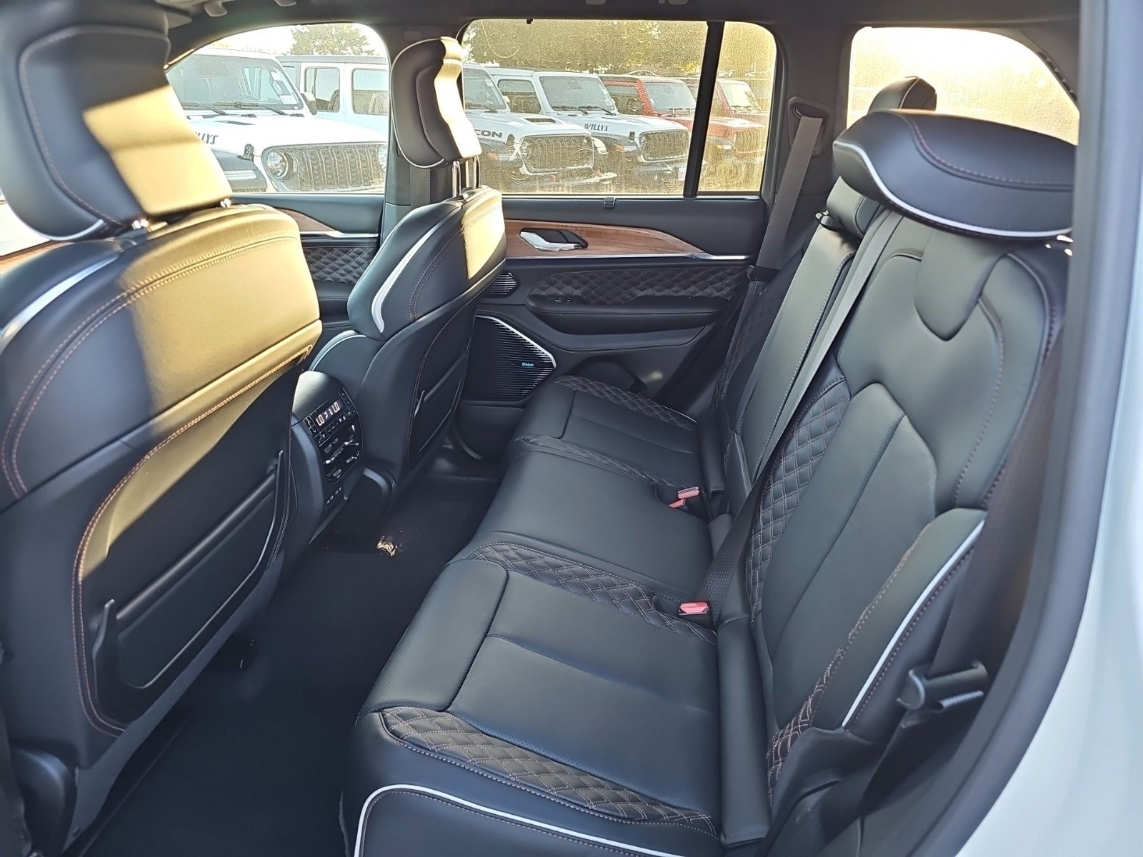 New 2027 Jeep Grand Cherokee Summit AWD/4WD image 16