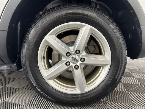 Used 2017 Ford Explorer XLT AWD/4WD image 12