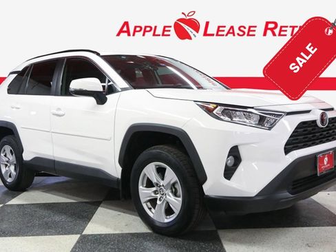 Used 2021 Toyota RAV4 XLE w/ Convenience Package FWD image 1