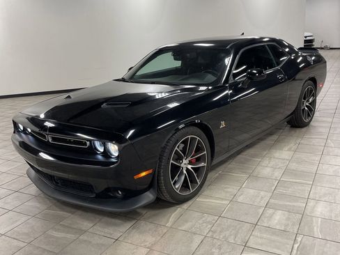 Used 2016 Dodge Challenger R/T Scat Pack w/ Leather Interior Group image 3