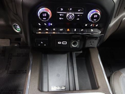 Used 2022 GMC Sierra 1500 Denali w/ Driver Alert Package II AWD/4WD image 35