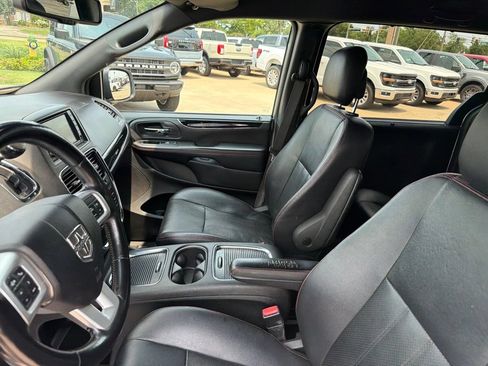 Used 2018 Dodge Grand Caravan GT FWD image 12