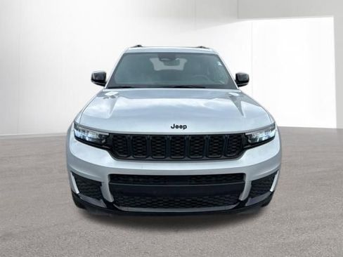 Used 2023 Jeep Grand Cherokee L Laredo image 2