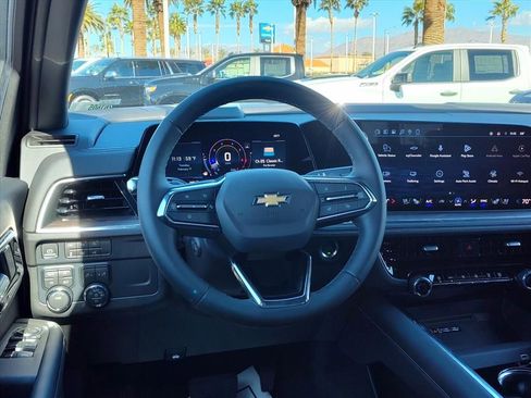 New 2026 Chevrolet Suburban Premier image 8